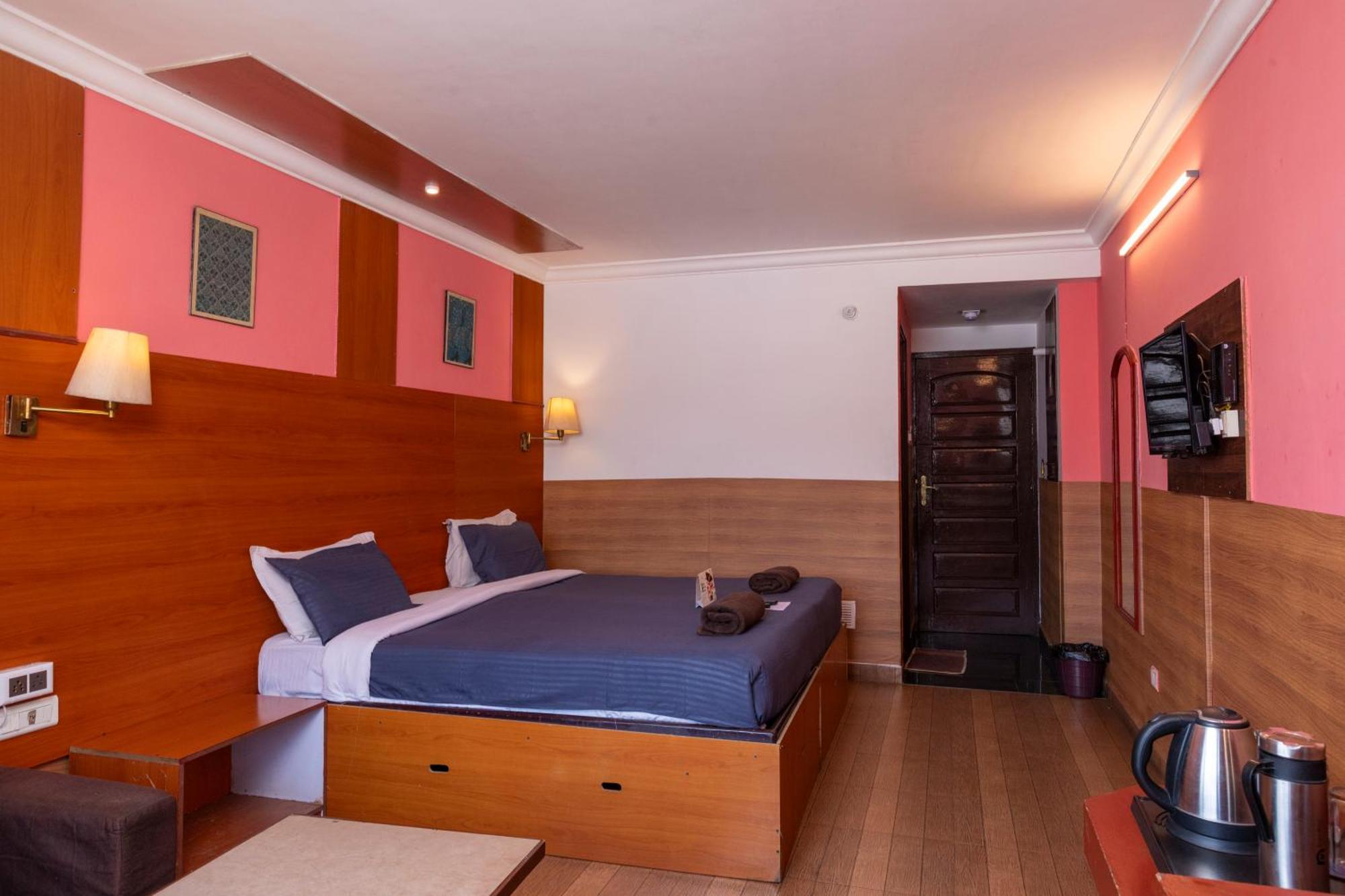 Devi Enterprises - Hotel Khems Ooty Eksteriør bilde